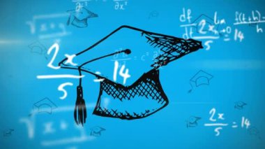 Mavi arka planda yüzen matematiksel denklemlerle sallanan birden fazla mezuniyet şapkası animasyonu. Okul konseptine geri dön dijital kompozisyon