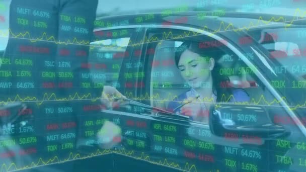 Animatie Van Kaukasische Autoverkoper Vrouwelijke Koper Autosalon Ondertekening Overeenkomst Met — Stockvideo