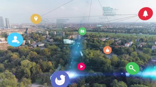 Bağlantılar Ağıyla Yüzen Simgelerin Üzerindeki Şehir Manzarasının Hava Görüntüsü Küresel — Stok video