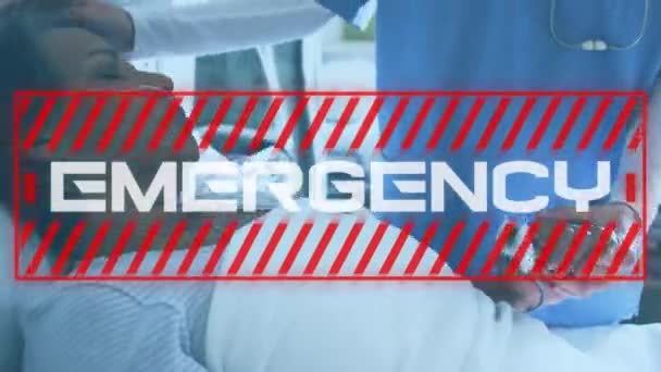 Анімація Червоного Знака Білим Словом Emerge Пацієнткою Змішаної Раси Лікарем — стокове відео