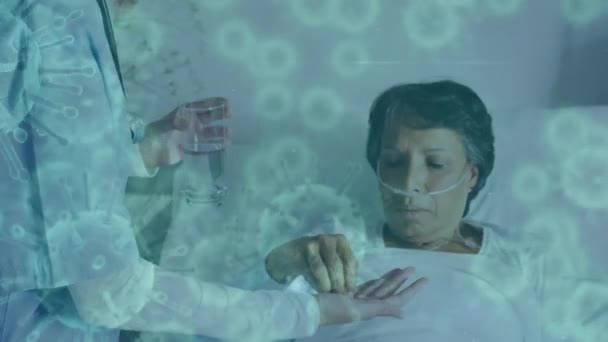 Animering Makro Covid Celler Flyter Över Asiatisk Kvinnlig Sjukvårdspersonal Ger — Stockvideo