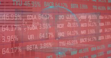 Veri işleme animasyonu, yüzen matematiksel denklemler ve koyu arkaplan dijital bileşimi üzerinde dönen mavi küre üzerinde diyagramlar