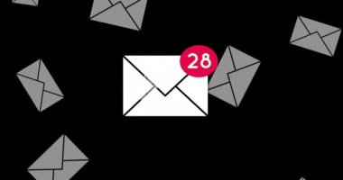 Siyah arkaplandaki düşen zarfların üzerindeki mesaj sayısının artması. Dijital olarak oluşturulmuş görüntü sosyal ağ küresel bağlantılar kavramı.