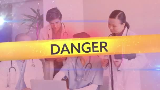 Danger Virus Quarantine Kelimelerini Taşıyan Siyah Sarı Çizgili Animasyonlar Çok — Stok video