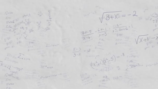 Animation d'équations mathématiques flottantes manuscrites en noir sur papier blanc en arrière-plan. Concept de science et de recherche image générée numériquement.