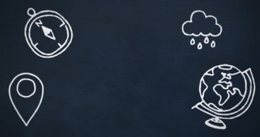 El yapımı beyaz küre, pusula, konum kodu, seyahat ve coğrafya dersi simgeleri siyah karatahtanın üzerinde hareket ediyor. Eğitim ve öğretim kavramı dijital olarak oluşturulmuş imaj.