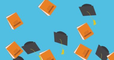 Mezuniyet kolej şapkaları ve mavi arka plana düşen not defterlerinin animasyonu. Mezuniyet, eğitim ve eğitim kavramı dijital olarak oluşturulmuş imaj.