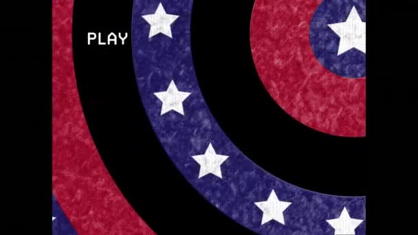 镜头屏幕上与美国国旗明星旋转的圆圈和黑色背景条纹的播放文字动画 — 图库视频影像