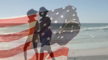 Amerikan bayrağının, yaz tatilinde sahil kenarında yürüyen ve arka planda bira şişeleri tutan karışık ırk çiftlerinin canlandırması. Amerikan toplumu çeşitlilik kavramı dijital kompozisyon.
