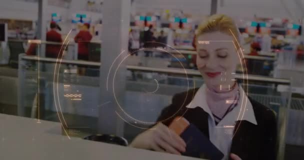 Animatie Van Cirkels Macro Covid Cel Blanke Vrouwelijke Luchthaven Werknemer — Stockvideo