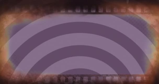 Animation Des Verzweifelten Kamerafilms Über Pulsierenden Violetten Hellen Lebendigen Streifen — Stockvideo