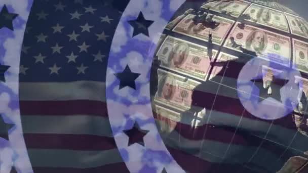 与美国国旗明星旋转的圆形动画和与美元钞票旋转的球面条纹 金融爱国主义概念数字生成的形象 — 图库视频影像