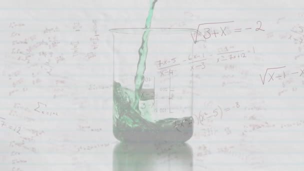 Animazione Formule Scientifiche Scritte Mano Bicchiere Laboratorio Con Liquido Verde — Video Stock