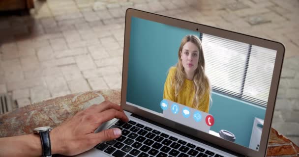 Animace Bělocha Který Video Chat Notebooku Kolegyní Kavkazské Práce Sociální — Stock video