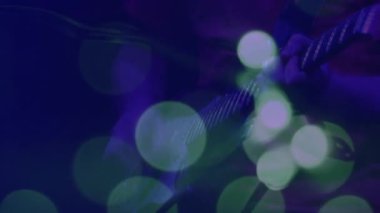 Müzik konserinde çoklu mavi ve yeşil ışık noktalarıyla elektro gitar çalan kişinin animasyonu. 