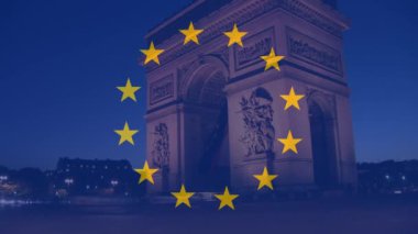 Paris üzerinde dönen sarı yıldız çemberiyle Avrupa Birliği bayrağının canlandırılması ve mavi arka planda yoğun yol trafiği.