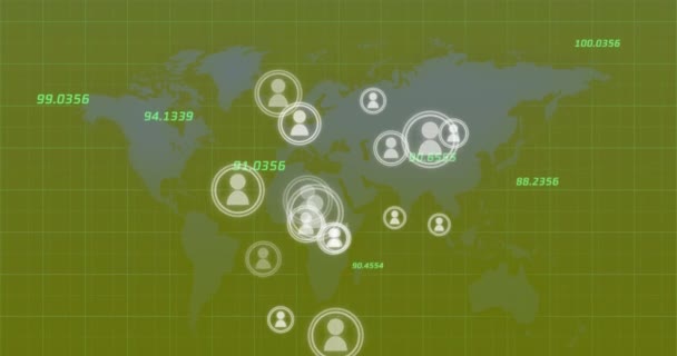 Анімація Зростаючої Кількості Випадків Ковід Цифрових Людей Проти Зеленої Мапи — стокове відео