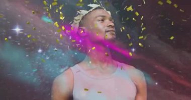 Parlayan yıldızların üzerine konfetileri düşen defne çelenkli melez bir adamın animasyonu. Pembe bulut ve evren hızla hareket ediyor. Zafer evrensel bağlantılar konsepti dijital kompozit.