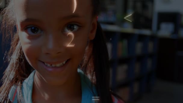 Animace Digitálních Matematických Symbolů Čísel Nad Portrétem Usměvavé Školačky Pozadí — Stock video