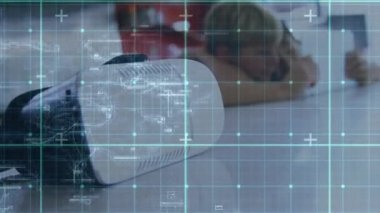 Sanal gerçeklik kulaklığı üzerinde hareket eden dijital bir arayüz ızgarasının animasyonu ve arka planı. Dijital arayüz VR konsepti, dijital bileşik.