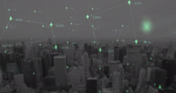 在灰色背景下 在城市景观上有越来越多的连接箭头绿色网络的数字合成视频 全球金融和全球联网概念 — 图库视频影像