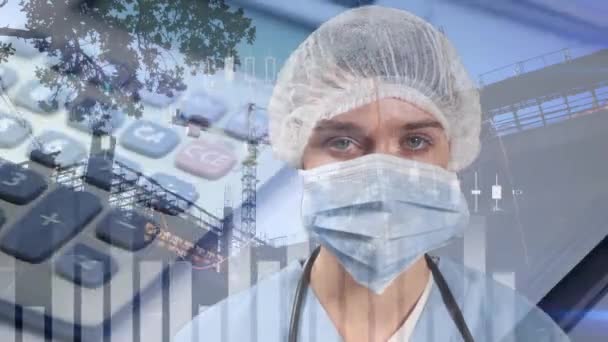 Animación Trabajadora Médica Que Usa Mascarilla Facial Gorra Sobre Sitio — Vídeos de Stock