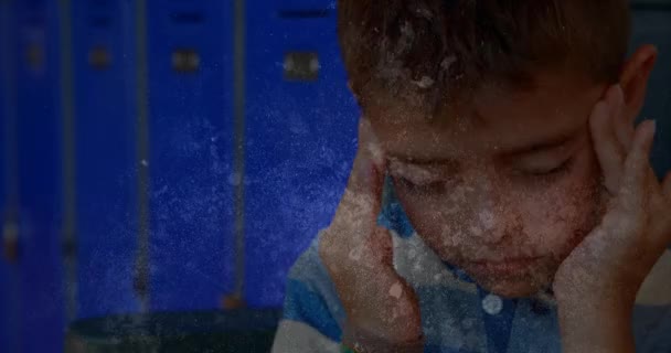 Animáció Szomorú Stresszes Iskolás Fiú Iskolai Folyosón Masszírozza Templomok Zavaros — Stock videók