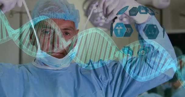 Animacja Przędzenia Pasma Dna Ikony Medyczne Nad Portretem Lekarza Chirurga — Wideo stockowe