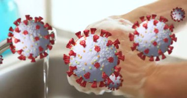 Covid 19 koronavirüs hücrelerinin animasyonu kadının üzerinde yüzüyor ellerini yıkıyor ve koronavirüsten koruyor. Global Covid 19 salgın konsepti dijital olarak oluşturulmuş görüntü.