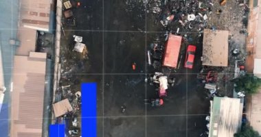 Dünya haritası ve kentsel sanayi bölgesi üzerinden finansal veri işleme istatistik kaydının animasyonu. Küresel finans ekonomisi çevre kavramı dijital olarak oluşturulmuş görüntü.