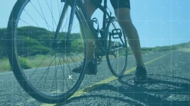 Arka plandaki yolda bisikletle kaydedilen numaraların animasyonu. Teknoloji dijital veri işleme konsepti dijital kompozit.