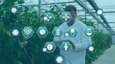 Bir seradaki araştırma sırasında bir laboratuvar çalışanının görüntüsünde dönen grafiklerin animasyonu. Covid 19 salgın sağlık hizmetleri bilim konsepti dijital olarak oluşturulmuş görüntü.