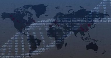 Dünya haritasındaki veri işlemesinden yapılmış DNA iplikçiklerinin döndürülmesi. Dijital olarak üretilen küresel koronavirüs pandemik konsepti.