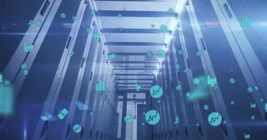 Sunucu odasına karşı çoklu yeşil dijital simgelerin ve veri işlemenin dijital birleşik videosu. Küresel finans çevrimiçi güvenlik kavramı