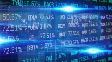 Matematiksel denklemler üzerinden borsa verilerinin dijital animasyonu ve mavi arkaplana karşı parlayan mavi nokta. Küresel ekonomi borsa konsepti