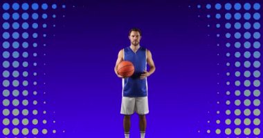 Mor arka planda kusursuz döngü içinde hareket eden mavi noktalar ve dairelerle topu tutan odaklanmış erkek basketbolcunun animasyonu. Hareket ve soyut konsept dijital kompozit.