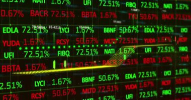Borsa veri işlemesinin dijital animasyonu. Finansal veri işleme sisteminde siyah arkaplanla karşılaştırılıyor. Küresel ekonomi borsası ve Global finans