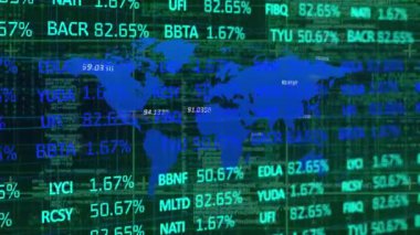 Dünya haritasında veri işlemeye karşı borsa veri işlemenin dijital animasyonu. Küresel ekonomi borsa konsepti