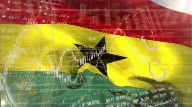 Gana bayrağının dalgalanmasına karşı finansal veri işleme videosu. Küresel ekonomi ve finans kavramı