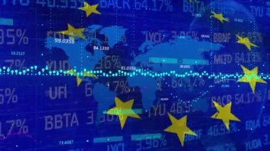 AB haritasında dalgalanan AB bayrağı üzerine borsa ve Finansal veri işlemesinin dijital birleşik videosu. Küresel ekonomi borsa konsepti