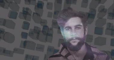 Dijital arayüz üzerinde parlayan ışık lekeleri olan bir adamın animasyonu şehir manzarasının 3d mimari modeli. Küresel teknoloji ağı konsepti dijital olarak oluşturulmuş görüntü.