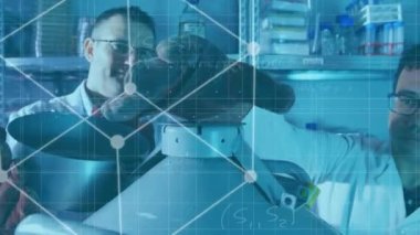 Araştırma sırasında bir laboratuvar çalışanının görüşü üzerinde yüzen bir molekül modelinin animasyonu. Covid 19 salgın hastalıklar sağlık bilimi tıp konsepti dijital bileşik.