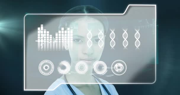 Tıbbi Verileri Işlemeye Yarayan Dijital Arayüzün Kadın Doktorun Üzerinde Dönen — Stok video