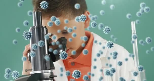 Animering Coronavirusceller Som Flödar Över Manlig Laboratoriearbetare Som Undersöker Prover — Stockvideo