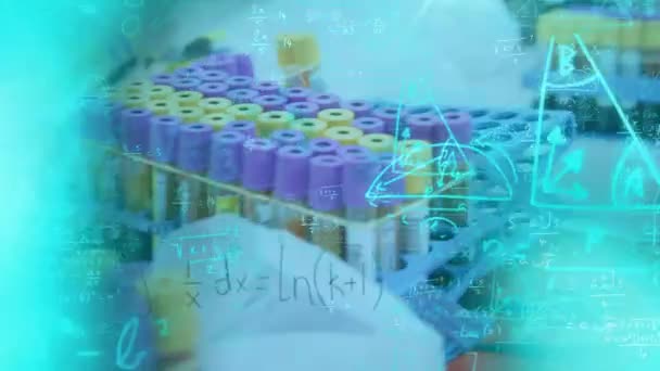 Laboratóriumi Berendezések Vérminták Tekintetében Lebegő Matematikai Képletek Animációja Covid Világjárvány — Stock videók