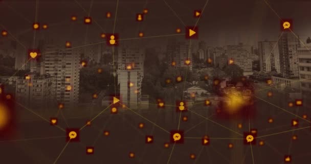 Digitales Zusammengesetztes Video Von Orangefarbenen Verbindungssymbolen Gegen Luftaufnahmen Der Stadtlandschaft — Stockvideo