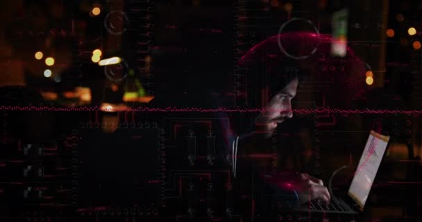 컴퓨터를 사용하여 후드에서 해커를 디지털 인터페이스 데이터 애니메이션 글로벌 네트워크 — 비디오