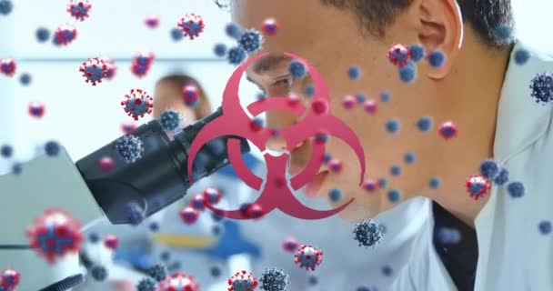 Animering Coronavirusceller Som Flödar Över Manlig Laboratoriearbetare Forskningen Med Hjälp — Stockvideo