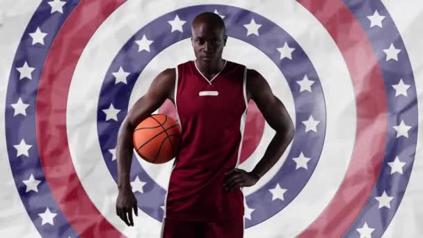 Vídeo Compuesto Digital Del Jugador Baloncesto Masculino Sosteniendo Una Pelota — Vídeos de Stock