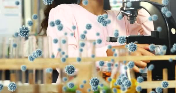 Animation Von Coronavirus Zellen Die Über Eine Ansicht Einer Studentin — Stockvideo